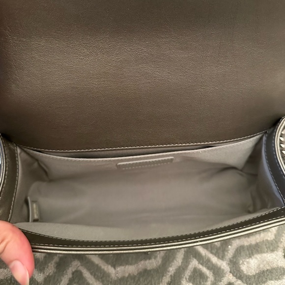 Chanel medium boy bag chain detail - Picture 8 of 13